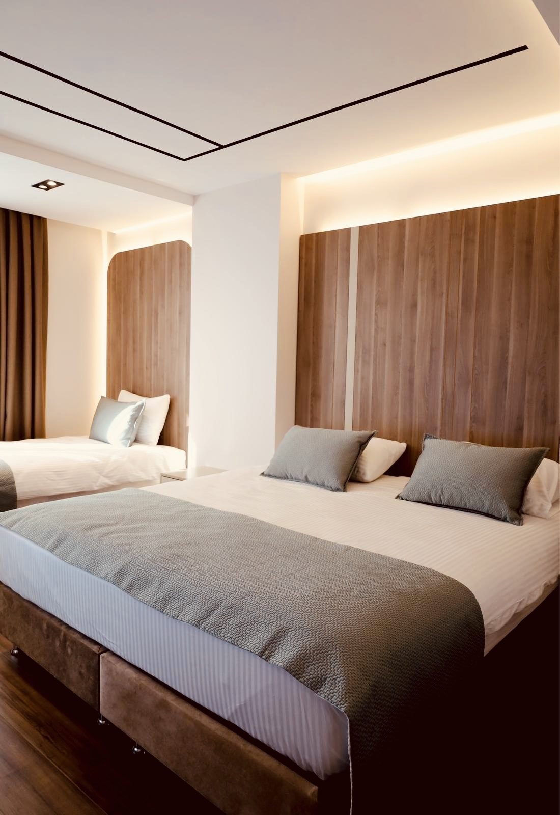 Quarto de hotel com cama de casal incluído na estadia